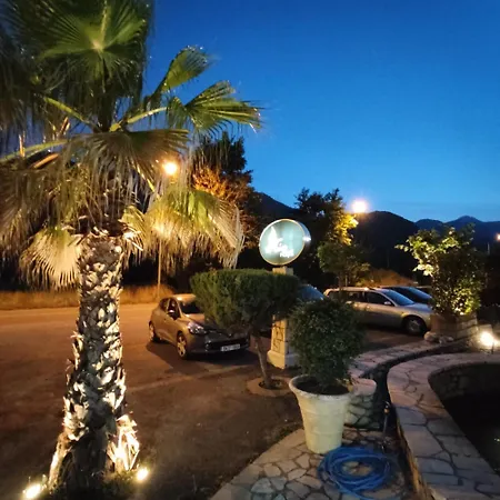 シャレー My Woodenfriend Káto Khóvoli